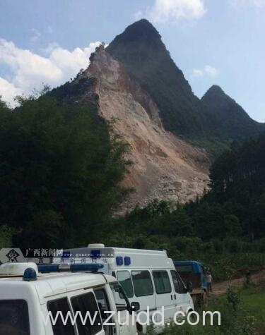 广西平乐突发山体塌方坍塌事故8名工人被困岩洞1人已遇难