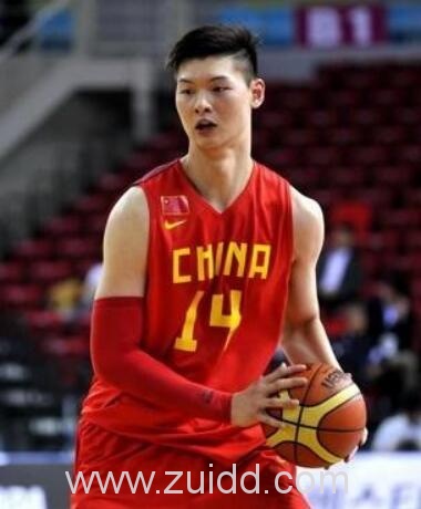 王哲林次轮第57顺位被孟菲斯灰熊队选中正式进入NBA