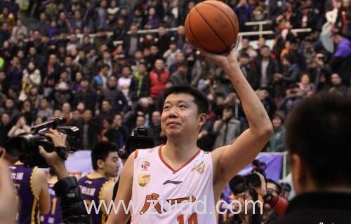 中国篮球国手王治郅退役仪式在北京国家奥体中心体育馆举行