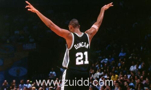 北京时间7月11日蒂姆邓肯正式宣布退役邓肯NBA19年生涯结束一个时代已落幕