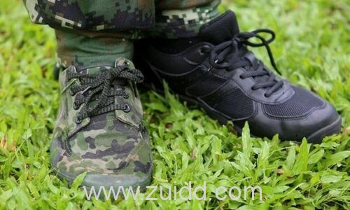 武警部队换发新作训鞋老解放被小黑跑07式武警作训鞋取代