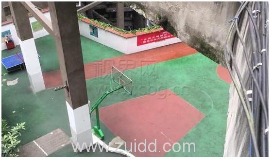 重庆涪陵现魔性建筑5楼运动场10楼走廊篮球场还是梯形