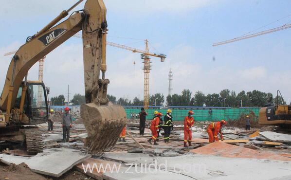 徐州市区的上海中梁地产集团建筑工地发生滑塌事故2人死亡