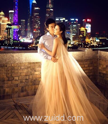 跳水女皇吴敏霞与老公张效诚婚纱照组图曝光介绍皇后款DR钻戒