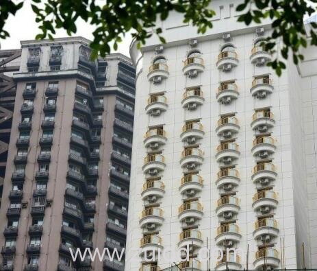 安装空调远看外墙如有百双眼睛密集恐惧症慎入