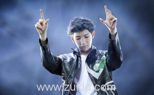 TFBOYS“Alive Four”南京演唱会王源最新造型曝光长大了