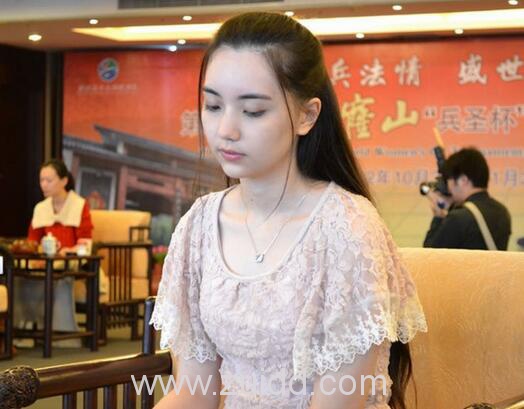 漂亮的女围棋选手黑嘉嘉