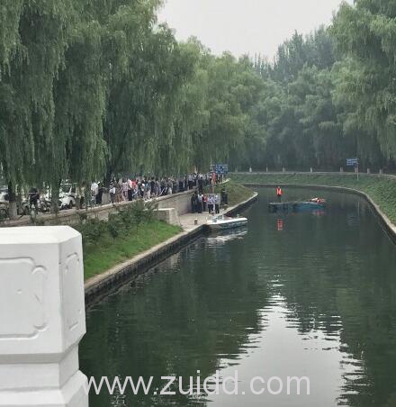 北京国家图书馆站C口河道疑似发现浮尸现场图片