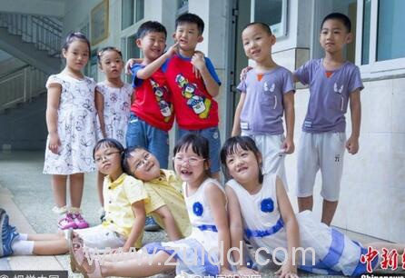 杭州采荷二小开学一年级迎来11对双胞胎老师懵懵懵