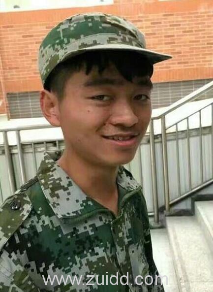 王宝强兄弟成都西南交通大学希望学院大一新生神似王宝强