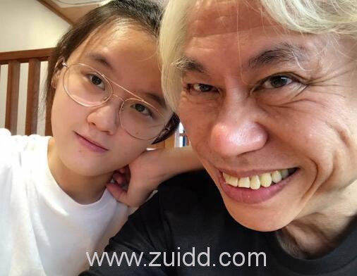 爷孙恋男方李坤城否认登记结婚女方怀孕等消息女方林靖恩晒幸福合照照片