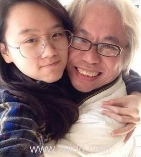 爷孙恋男方李坤城否认登记结婚女方怀孕等消息女方林靖恩晒幸福合照照片