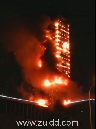 南京三宝科技大楼发生大火无人员伤亡现场图片视频