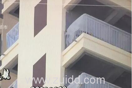 哈尔滨市民买的新房哈尔滨鲁商凤凰城三号楼交房后楼梯间的窗户居然是画上去的